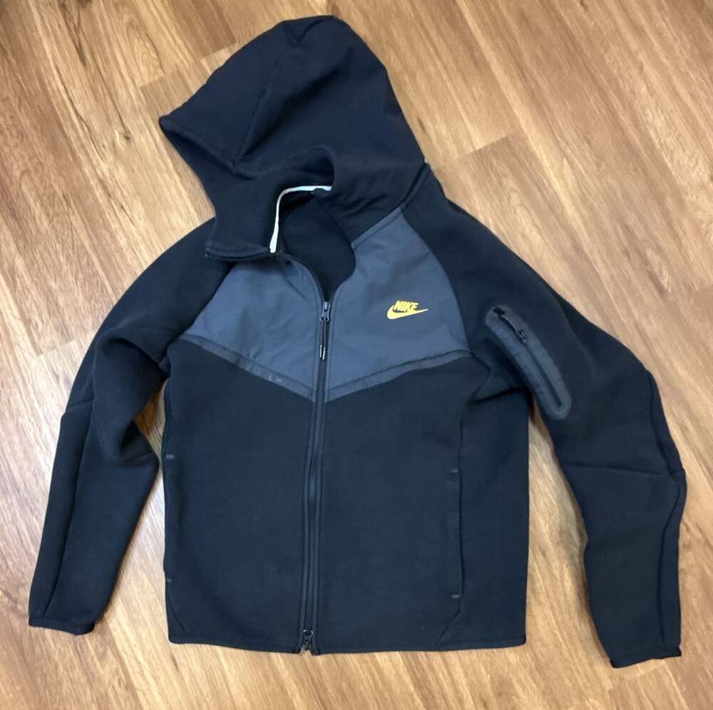 Nike Tech Fleece Windrunner Size S Black Dark Smoke Grey Metallic Gold